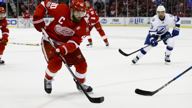 Watch: Wings' Zetterberg fires wrister past Schneider in milestone game