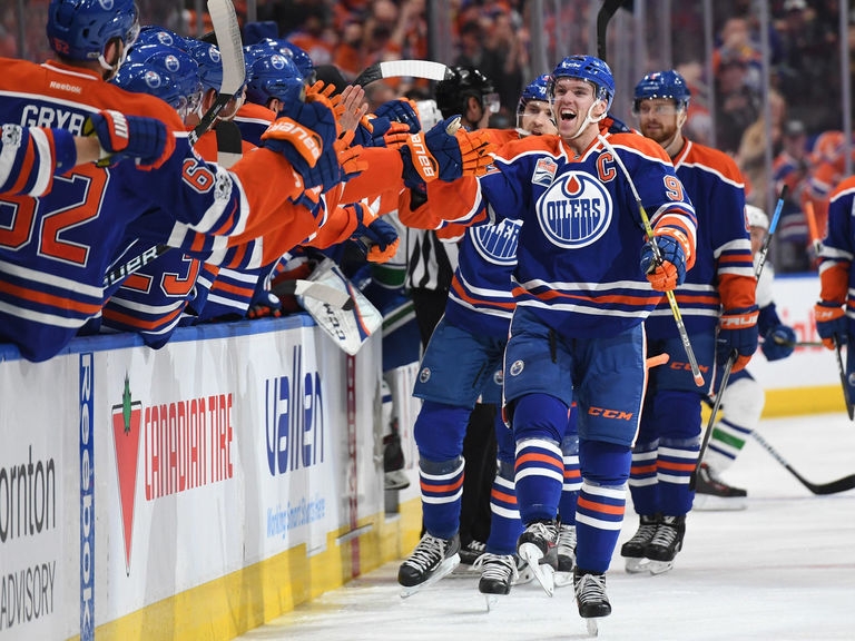 Connor McDavid hits 100 points, wins 1st Art Ross Trophy | theScore.com