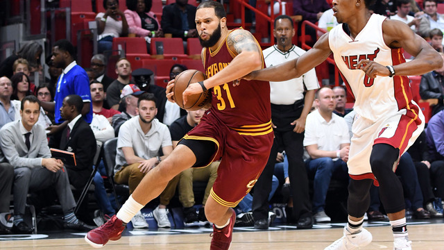 Watch: Cavs' Williams hits ridiculous 4-point play in OT vs. Heat