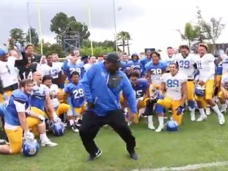 Watch San Jose State RB coach dances to MC Hammer's 'U Can't Touch