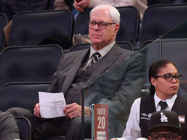 Report: Knicks, Phil Jackson exercise 2-year option