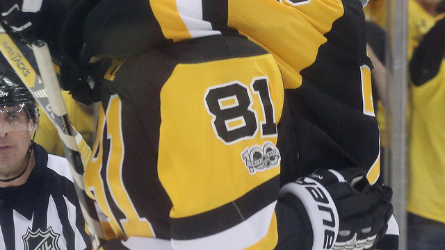 Penguins fan stabbed in head refuses medical attention until after game