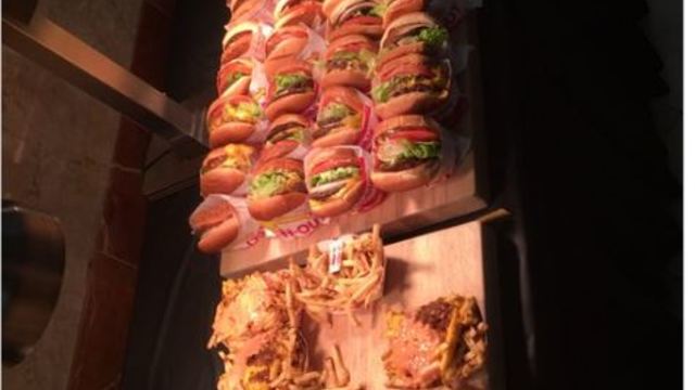 Ducks spoil media with huge In-N-Out Burger spread at practice