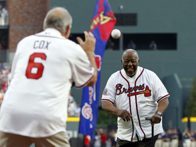 Watch: Hank Aaron throws out 1st pitch at SunTrust Park