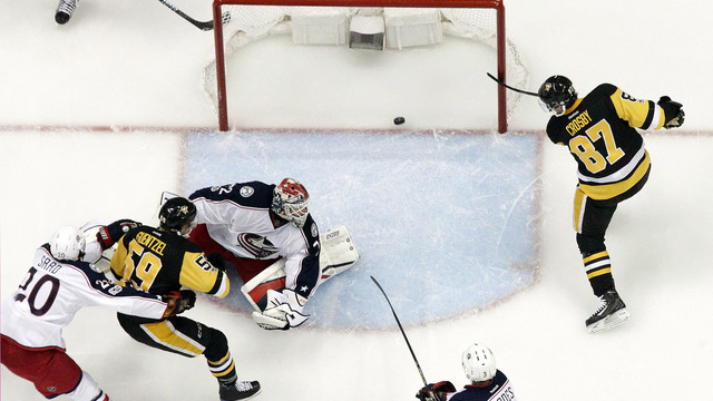 Watch: Crosby finishes after Penguins pounce on Bobrovsky's gaffe