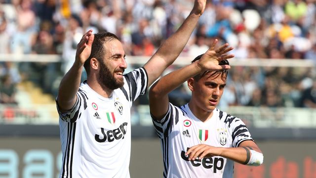Higuain hits 200-goal milestone to push Juventus closer to another title
