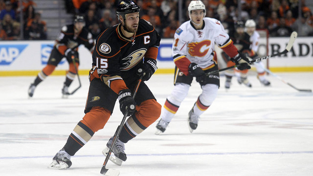 Watch: Getzlaf pinballs late winner off Bouma's skate
