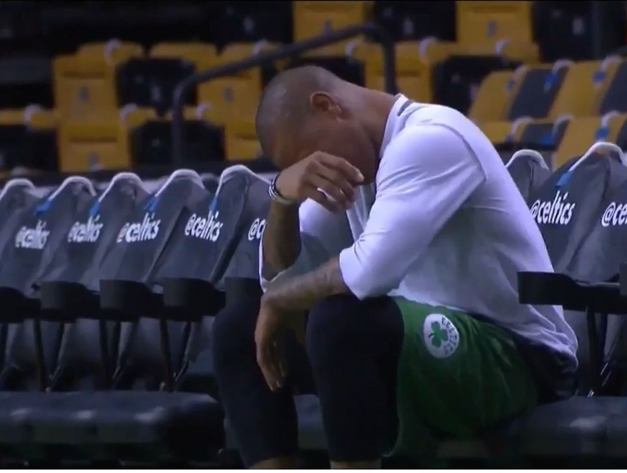 Watch: Isaiah Thomas cries pregame before leading Celtics out of tunnel | theScore.com
