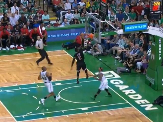 Watch: Wade attempts dunk, gets emphatically rejected by ri…