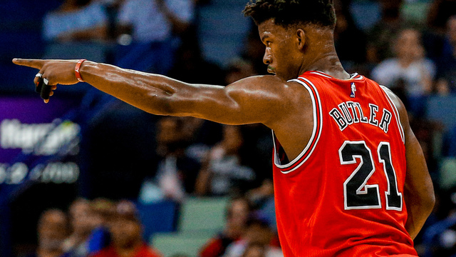 Watch: Butler reels in Rondo's TD pass, finishes in traffic