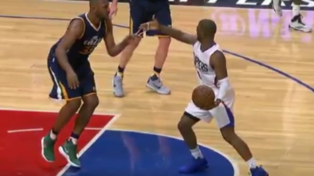 Watch: Jazz's Diaw gets hand caught in Chris Paul's wristband