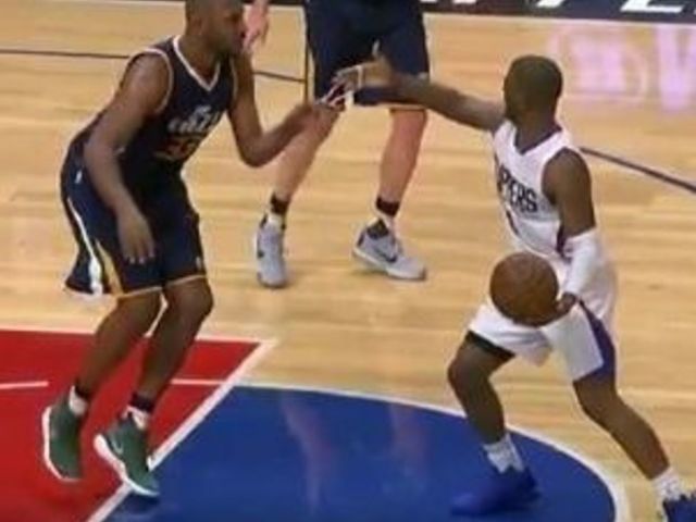 Watch: Jazz's Diaw gets hand caught in Chris Paul's wristband