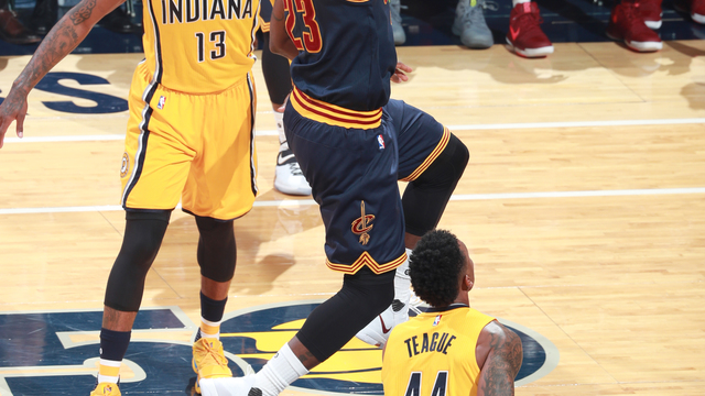 LeBron passes Kobe, moves into top 3 in all-time playoff scoring
