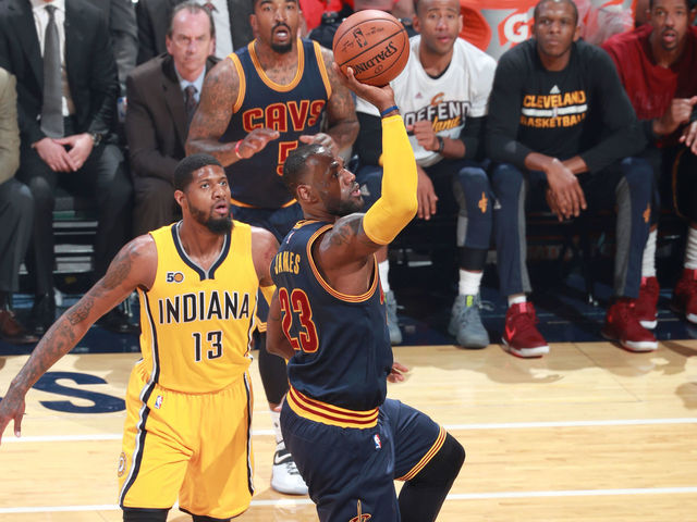 LeBron passes Kobe, moves into top 3 in all-time playoff scoring