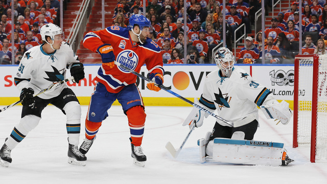 Watch: Maroon buries loose puck for 1st playoff goal