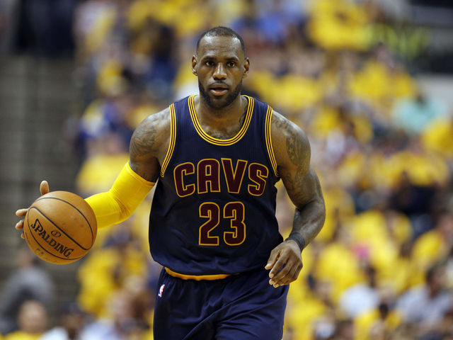 LeBron defends Bell's dunk: 'You play the game until it's over'