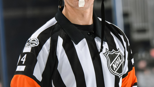Watch: Ref makes definitive no-goal call after save by Leafs' Andersen