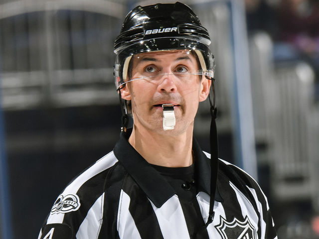 Watch: Ref makes definitive no-goal call after save by Leafs' Andersen