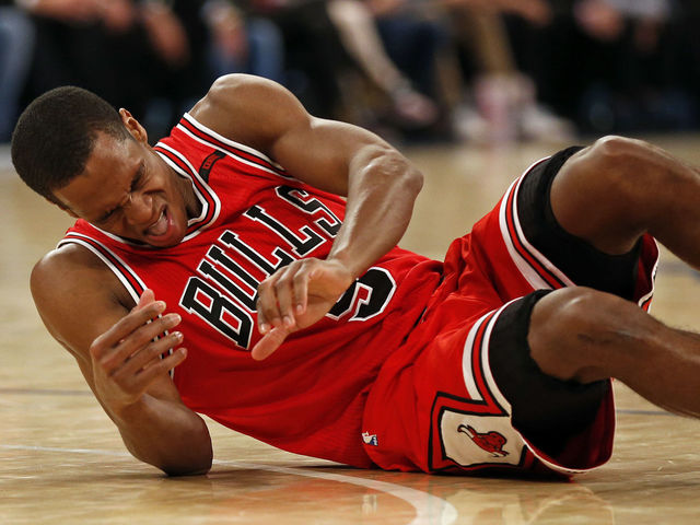 Rondo out 'a couple weeks' with fractured thumb
