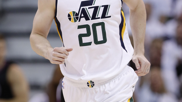 Watch: Hayward sets Jazz playoff record for points in a quarter with 21