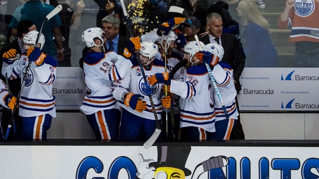 Watch: Sharks fans dump popcorn on Oilers in final seconds