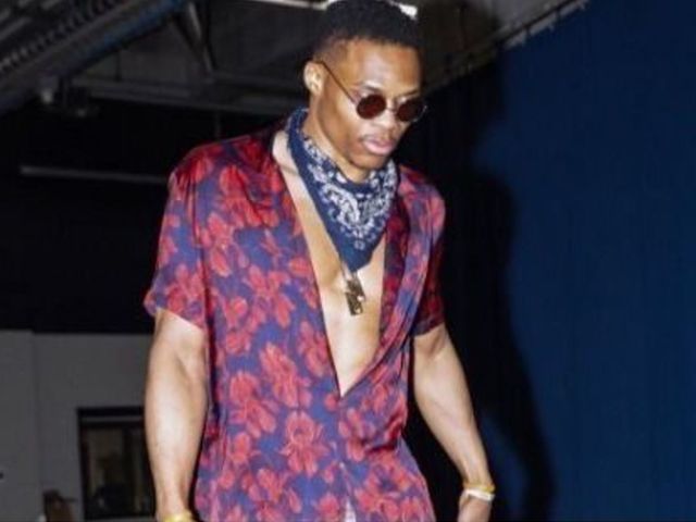 Westbrook arrives for Game 4 ready for beach party
