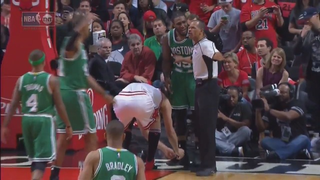 Watch: Robin Lopez unties Jae Crowder's laces in shoe battle