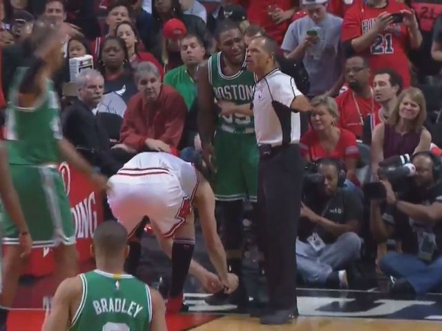 Watch: Robin Lopez unties Jae Crowder's laces in shoe battle