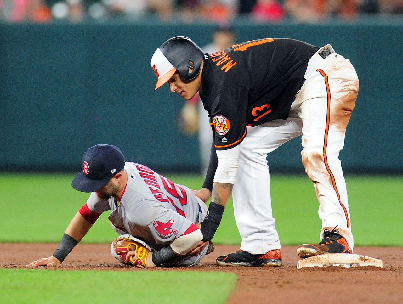 Orioles' Adam Jones berated by racist taunts at Fenway Park