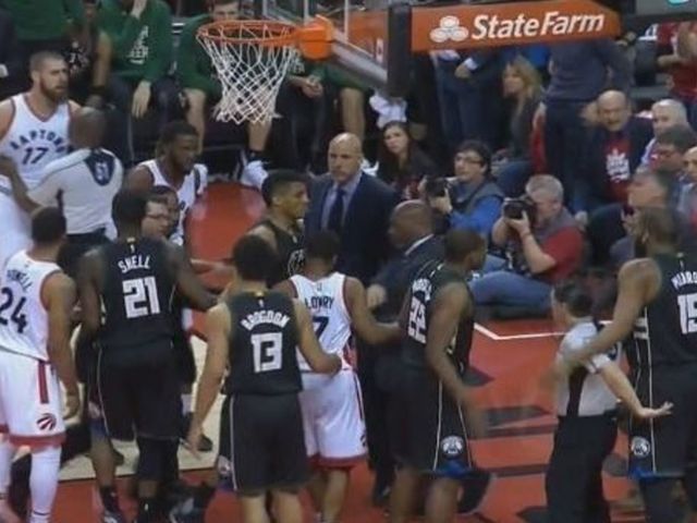 Watch: Valanciunas, Monroe get heated after hard foul