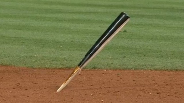 Watch: Pujols' bat gets lodged in dirt after shattering