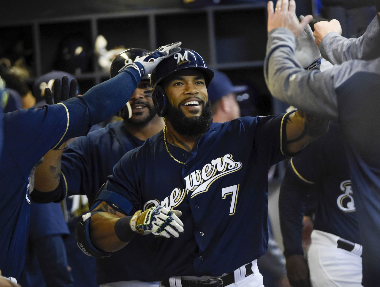 Just got my Eric Thames Korean jersey! : r/Brewers