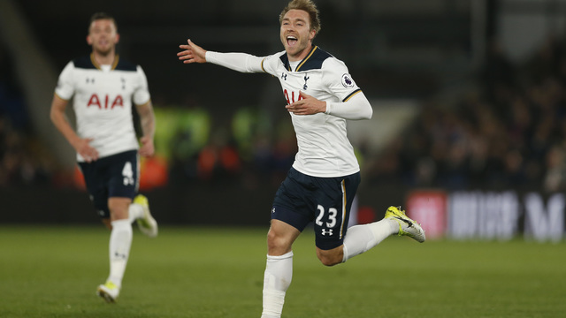 Watch: Red-hot Eriksen smacks long-range effort to crack Palace