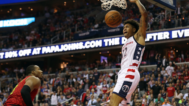 Watch: Howard hangs back on D as Oubre dunks