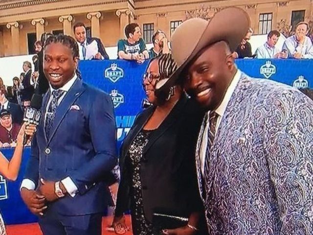 Watch: Takkarist McKinley upstaged by dad's red carpet outfit