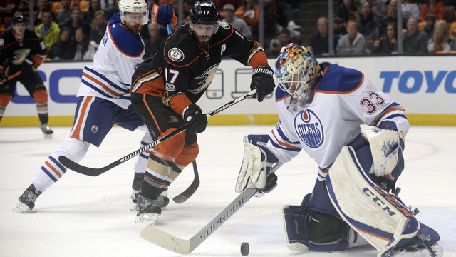 Cam Talbot carries Oilers past Ducks to 2-0 series lead