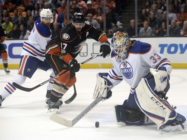 Cam Talbot carries Oilers past Ducks to 2-0 series lead