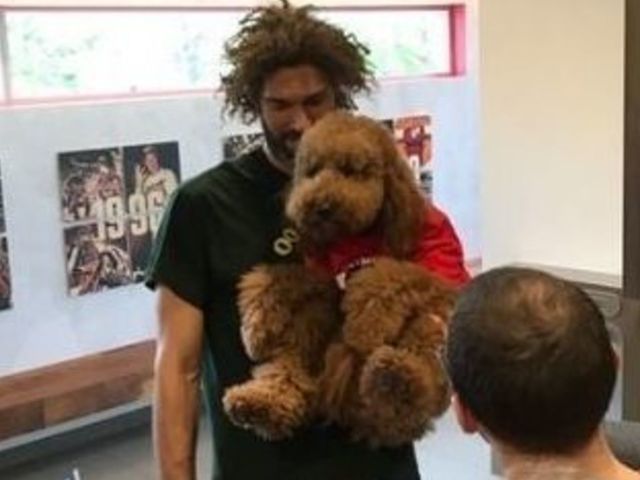 Lopez brings his dog to Bulls exit interviews