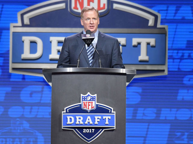 Stoneman Douglas football players to announce Dolphins' draft picks