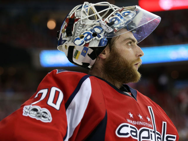 Holtby yanked in Game 2 vs. Penguins