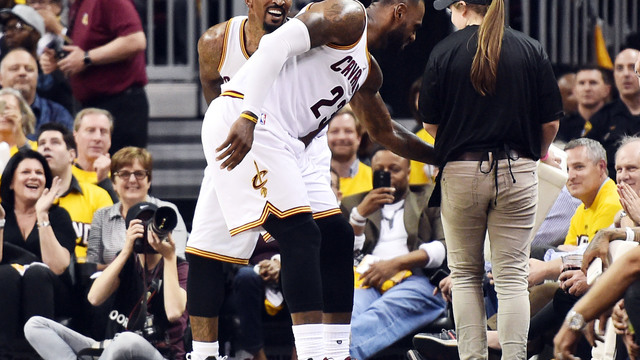 LeBron would prefer red wine for next mid-game bottle grab