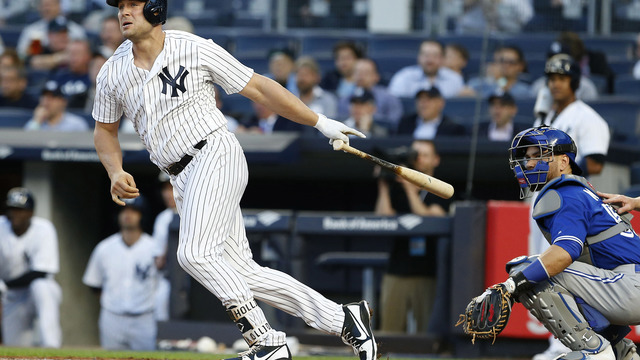 Watch: Yankees' Holliday hits milestone with 300th career HR