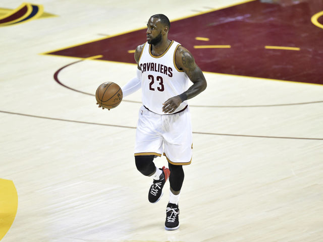 Watch: LeBron spins ball in hands twice before casually draining 3
