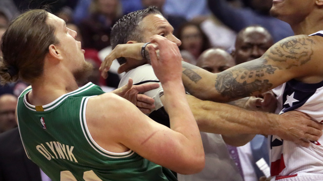 Wizards' Brooks: High elbows precipitated Oubre-Olynyk fight