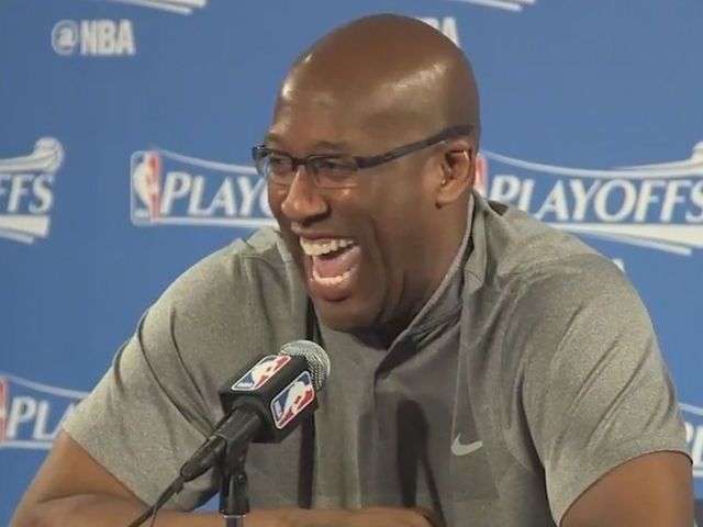 Watch: Warriors' Brown laughs uncontrollably at Ball's $495 shoes