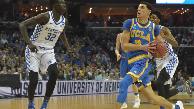 LaVar defends Lonzo's pricey shoe: 'That's what it's worth'