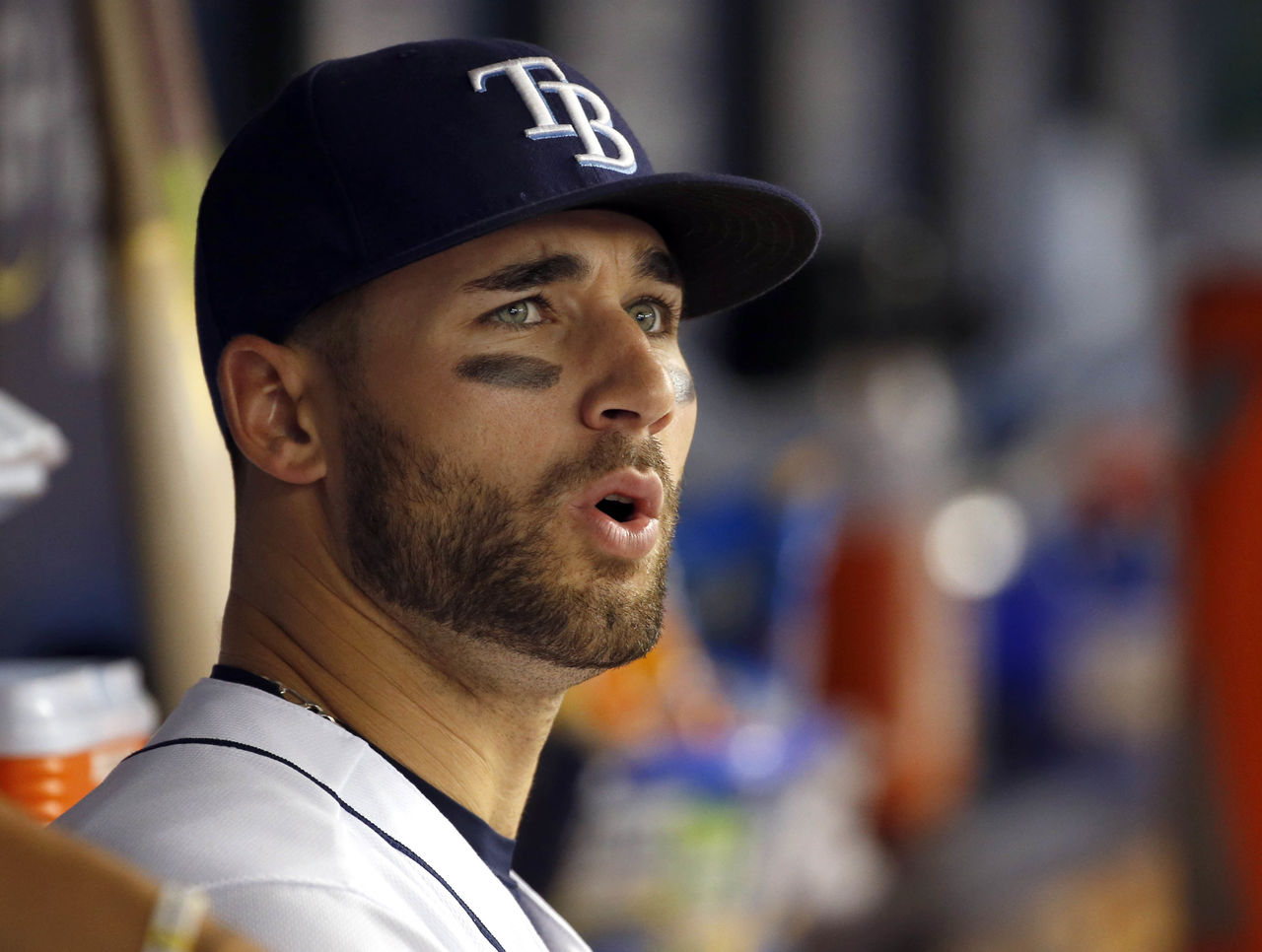 Tampa Bay CF Kiermaier breaks hand trying to make catch