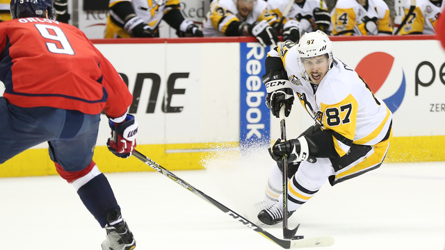 Crosby ties Pens' playoff assists record, leads forwards in ice time in return