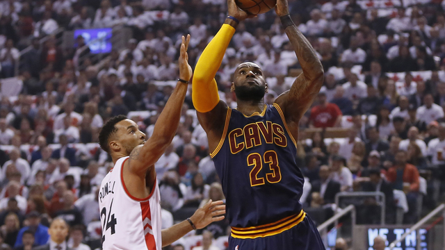 Powell didn't appreciate LeBron trying to 'son' him with jersey tug