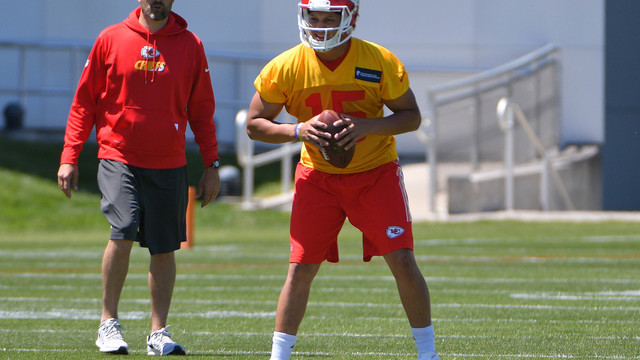 Mahomes: Chiefs playbook 'a lot harder than I thought' it would be